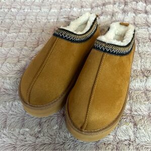 Women's Cozy Platform
Slippers Faux Fleece-Lined
Indoor Outdoor Size Medium